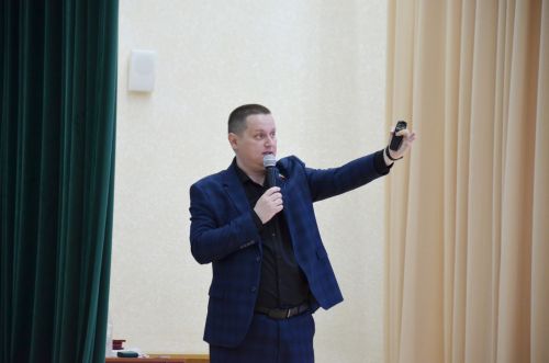 Яшьләр белән ачыктан-ачык сөйләшү: идеяләр туплау һәм киләчәккә караш