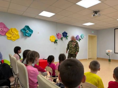 «Тургай» балалар приютында  махсус хәрби операциядә катнашучы  Илгизәр Гарифуллин  белән очрашу узды