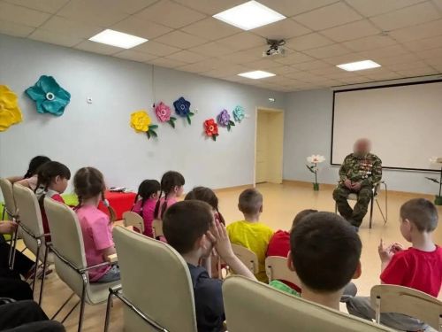 «Тургай» балалар приютында  махсус хәрби операциядә катнашучы  Илгизәр Гарифуллин  белән очрашу узды