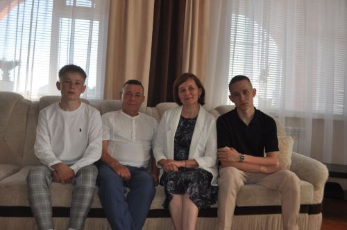 Милләтләре төрле, бәхетләре уртак