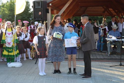 Сабада Балаларны яклау көнендә  Сәнгать мәктәбе укучыларын тәбрикләделәр