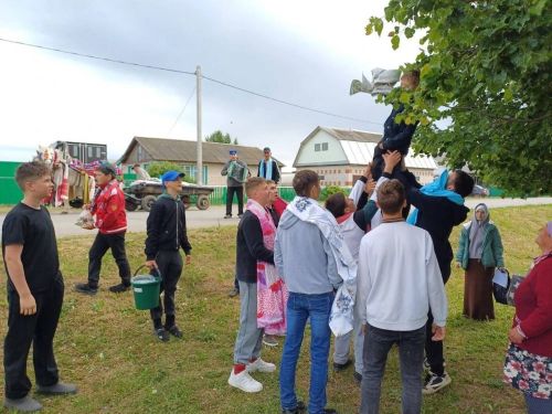Олы һәм Кече Кибәче авылларында  Сабантуйга бирнә җыйдылар