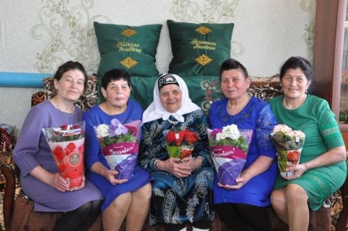 Ак яулыклы карт әбиләрем