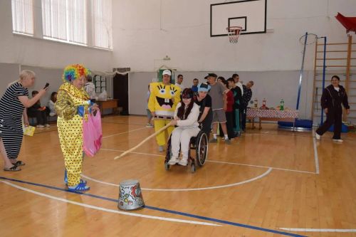 Мөмкинлекләре чикләнгән балалар өчен Халыкара балаларны яклау көненә багышланган «Кояш нурлары» Сабантуе узды