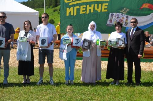 Тауга  каршы  йөгерү, тимер атка  атлану, пленка эченнән мүкәләү – болар барысы да Иләбәр  Сабантуенда гына
