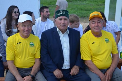 Тауга  каршы  йөгерү, тимер атка  атлану, пленка эченнән мүкәләү – болар барысы да Иләбәр  Сабантуенда гына