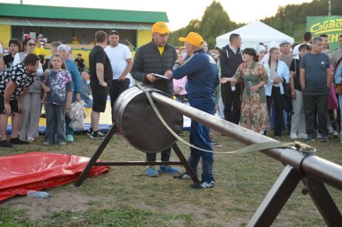 Тауга  каршы  йөгерү, тимер атка  атлану, пленка эченнән мүкәләү – болар барысы да Иләбәр  Сабантуенда гына