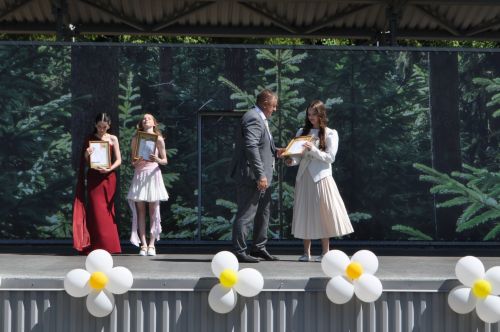 Районыбызның IX сыйныф укучыларына өлгергәнлек аттестаты тапшыру тантанасыннан  ФОТОРЕПОРТАЖ