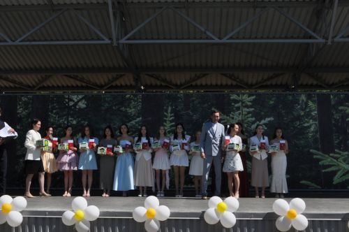Районыбызның IX сыйныф укучыларына өлгергәнлек аттестаты тапшыру тантанасыннан  ФОТОРЕПОРТАЖ