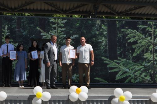 Районыбызның IX сыйныф укучыларына өлгергәнлек аттестаты тапшыру тантанасыннан  ФОТОРЕПОРТАЖ