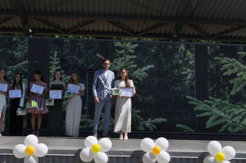Районыбызның IX сыйныф укучыларына өлгергәнлек аттестаты тапшыру тантанасыннан  ФОТОРЕПОРТАЖ