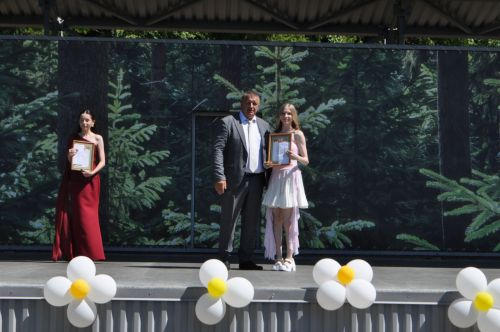 Районыбызның IX сыйныф укучыларына өлгергәнлек аттестаты тапшыру тантанасыннан  ФОТОРЕПОРТАЖ