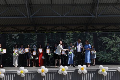 Районыбызның IX сыйныф укучыларына өлгергәнлек аттестаты тапшыру тантанасыннан  ФОТОРЕПОРТАЖ