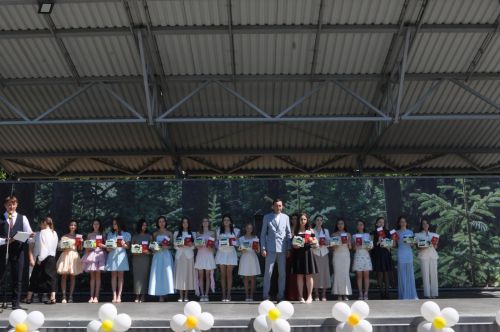 Районыбызның IX сыйныф укучыларына өлгергәнлек аттестаты тапшыру тантанасыннан  ФОТОРЕПОРТАЖ
