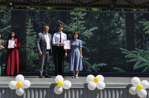 Районыбызның IX сыйныф укучыларына өлгергәнлек аттестаты тапшыру тантанасыннан  ФОТОРЕПОРТАЖ