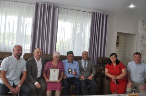 Туктар авылыннан Сания һәм Ризван Исхаковлар гаиләсе “Мәхәббәт һәм тугрылык” медале белән бүләкләнде