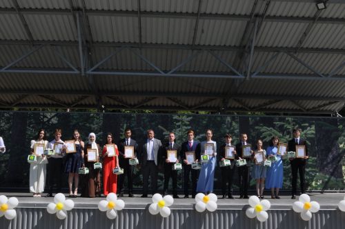 Районыбызның IX сыйныф укучыларына өлгергәнлек аттестаты тапшыру тантанасыннан  ФОТОРЕПОРТАЖ