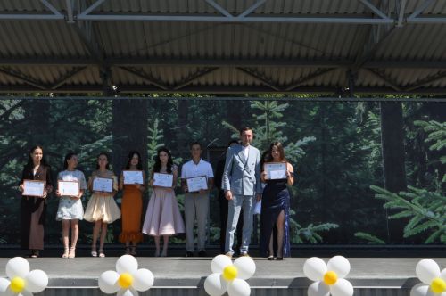 Районыбызның IX сыйныф укучыларына өлгергәнлек аттестаты тапшыру тантанасыннан  ФОТОРЕПОРТАЖ