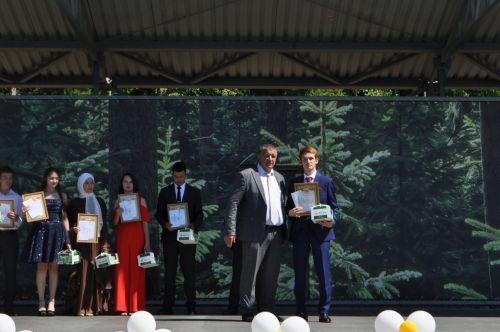 Районыбызның IX сыйныф укучыларына өлгергәнлек аттестаты тапшыру тантанасыннан  ФОТОРЕПОРТАЖ