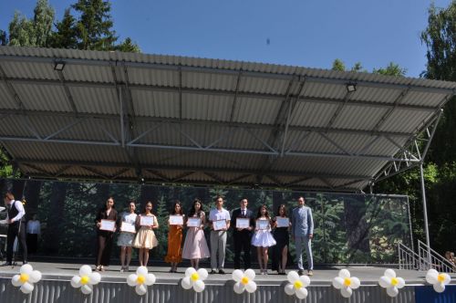 Районыбызның IX сыйныф укучыларына өлгергәнлек аттестаты тапшыру тантанасыннан  ФОТОРЕПОРТАЖ