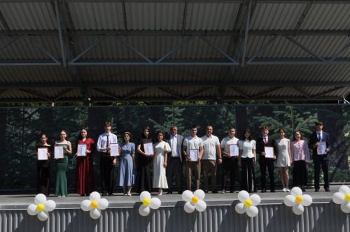 Районыбызның IX сыйныф укучыларына өлгергәнлек аттестаты тапшыру тантанасыннан  ФОТОРЕПОРТАЖ