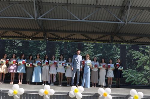 Районыбызның IX сыйныф укучыларына өлгергәнлек аттестаты тапшыру тантанасыннан  ФОТОРЕПОРТАЖ