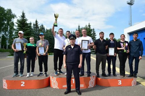 Район эчке эшләр бүлеге хезмәткәрләре биатлонда беренчелекне яулады