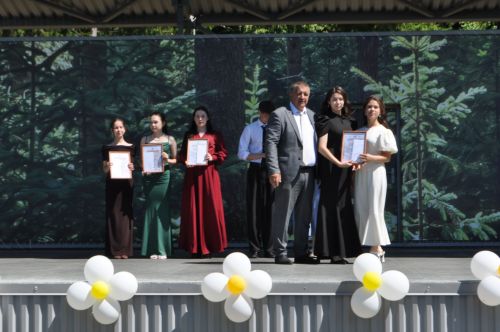 Районыбызның IX сыйныф укучыларына өлгергәнлек аттестаты тапшыру тантанасыннан  ФОТОРЕПОРТАЖ