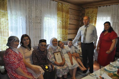 Татар Икшермәсендә яшәүче Рәшидә һәм Мансур Фәрхуллиннар  “Мәхәббәт һәм тугрылык” медаленә лаек булдылар