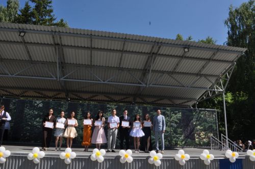 Районыбызның IX сыйныф укучыларына өлгергәнлек аттестаты тапшыру тантанасыннан  ФОТОРЕПОРТАЖ