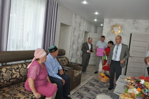 Туктар авылыннан Сания һәм Ризван Исхаковлар гаиләсе “Мәхәббәт һәм тугрылык” медале белән бүләкләнде