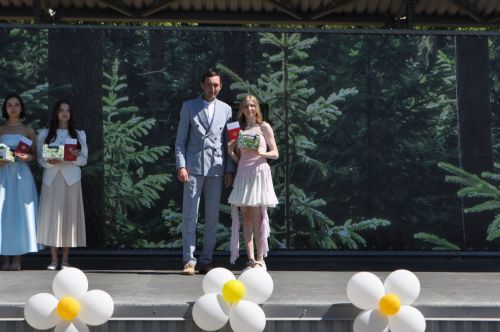Районыбызның IX сыйныф укучыларына өлгергәнлек аттестаты тапшыру тантанасыннан  ФОТОРЕПОРТАЖ
