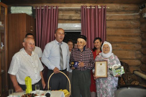 Татар Икшермәсендә яшәүче Рәшидә һәм Мансур Фәрхуллиннар  “Мәхәббәт һәм тугрылык” медаленә лаек булдылар