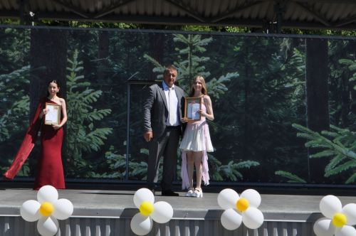Районыбызның IX сыйныф укучыларына өлгергәнлек аттестаты тапшыру тантанасыннан  ФОТОРЕПОРТАЖ
