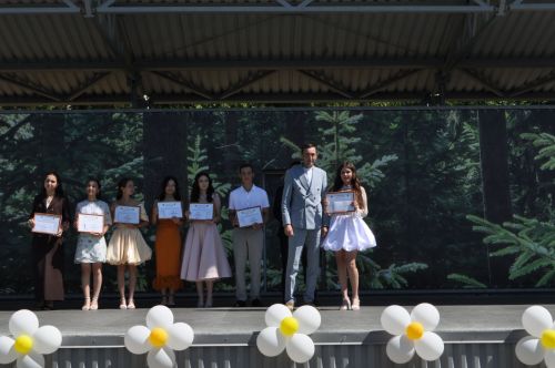 Районыбызның IX сыйныф укучыларына өлгергәнлек аттестаты тапшыру тантанасыннан  ФОТОРЕПОРТАЖ