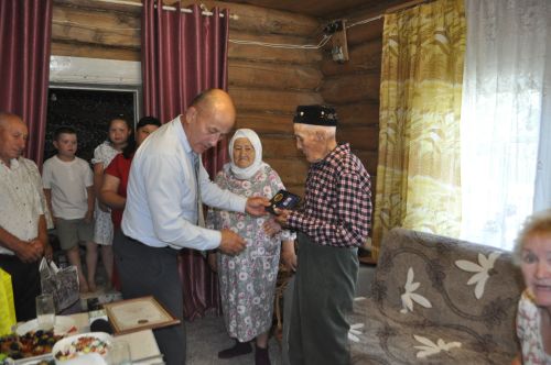 Татар Икшермәсендә яшәүче Рәшидә һәм Мансур Фәрхуллиннар  “Мәхәббәт һәм тугрылык” медаленә лаек булдылар