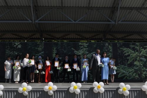 Районыбызның IX сыйныф укучыларына өлгергәнлек аттестаты тапшыру тантанасыннан  ФОТОРЕПОРТАЖ