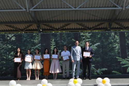 Районыбызның IX сыйныф укучыларына өлгергәнлек аттестаты тапшыру тантанасыннан  ФОТОРЕПОРТАЖ