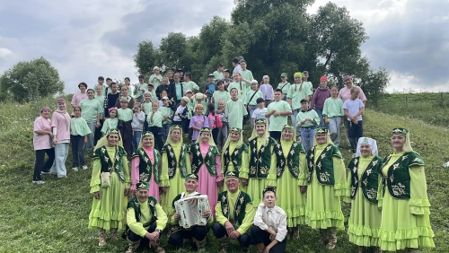 «Ура, авылга!»да өченче көн: яңа җырлар өйрәнделәр һәм яктылык кайтаргычлар ясадылар
