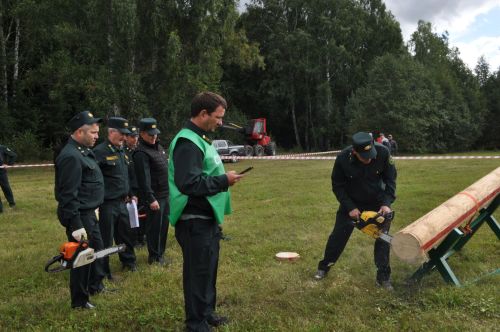 Равил Кузюров:  ”Саба урманчылары әйдәүчеләр сафында”/фоторепортаж