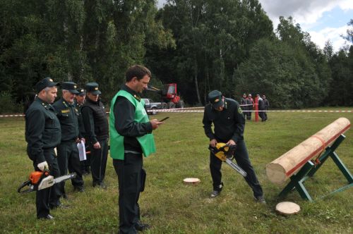 Равил Кузюров:  ”Саба урманчылары әйдәүчеләр сафында”/фоторепортаж