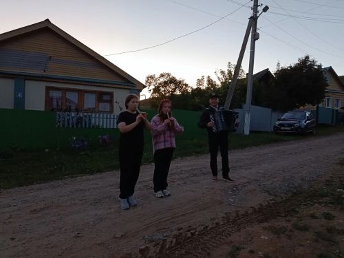Авылның өч урамында — бер сәхнәдә: Югары Шытсуда «Җәйге күчтәнәч» концерты гөрләде