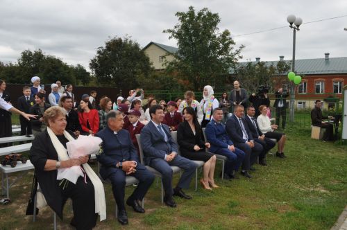 Миңгәр авылының инженер-башлангыч мәктәбендә 14 сабый парта артына утырды