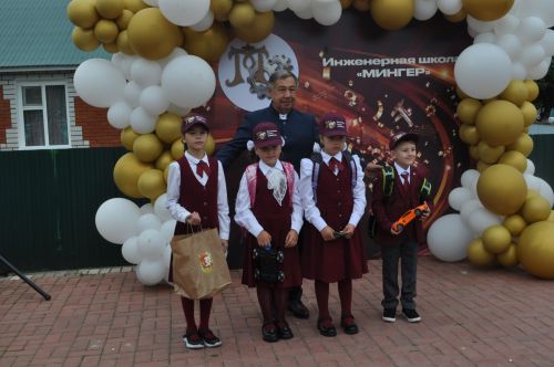 Миңгәр авылының инженер-башлангыч мәктәбендә 14 сабый парта артына утырды