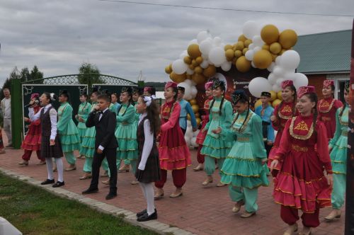Миңгәр авылының инженер-башлангыч мәктәбендә 14 сабый парта артына утырды