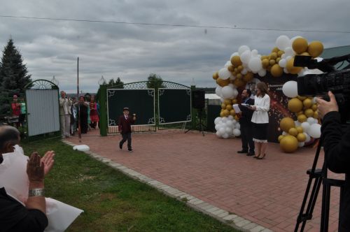 Миңгәр авылының инженер-башлангыч мәктәбендә 14 сабый парта артына утырды