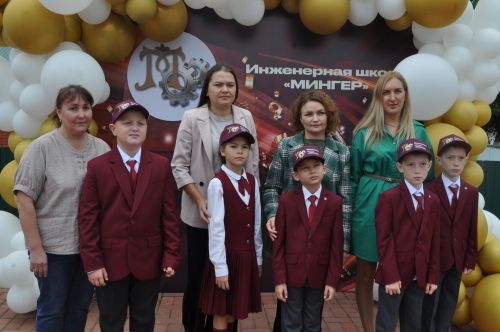 Миңгәр авылының инженер-башлангыч мәктәбендә 14 сабый парта артына утырды