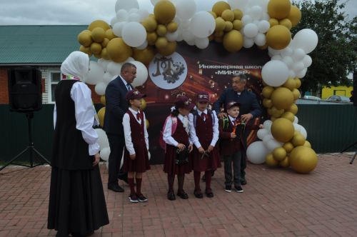 Миңгәр авылының инженер-башлангыч мәктәбендә 14 сабый парта артына утырды
