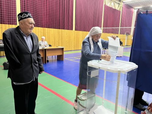 «Алтын пар» һәм беренче сайлаучылар: Югары Симет авылында 162 кеше Дәүләт Думасына тавыш бирде