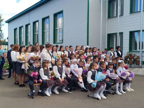 Олы Кибәче урта мәктәбендә яңа уку елы башланды: укучыларга уңышлар һәм кызыклы ачышлар телибез